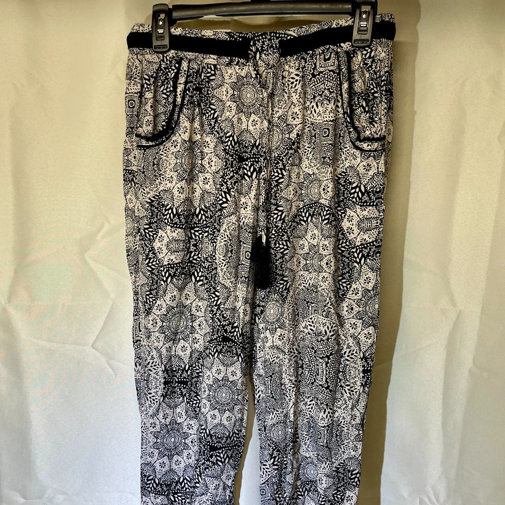 Knox Rose patterned jogger pants size medium